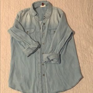BNWOT small Women’s chambray button down